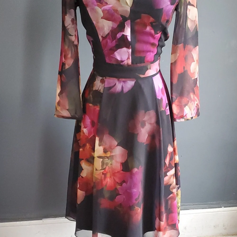 Ted Baker floral dress - Picture 4 of 17